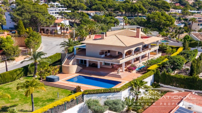 Großzügiges Familienhaus mit Meerblick in Toplage