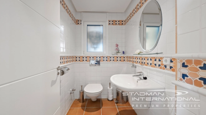 Großzügiges Familienhaus mit Meerblick in Toplage