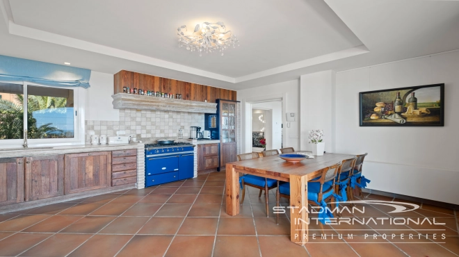 Großzügiges Familienhaus mit Meerblick in Toplage