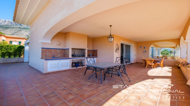 Großzügiges Familienhaus mit Meerblick in Toplage