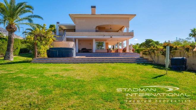 Großzügiges Familienhaus mit Meerblick in Toplage