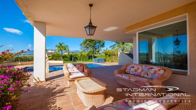 Großzügiges Familienhaus mit Meerblick in Toplage