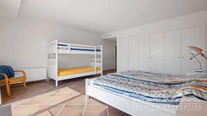 Großzügiges Familienhaus mit Meerblick in Toplage