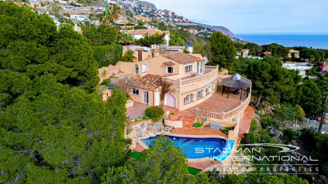 Elegante Mediterrane Villa met Panoramisch Zeezicht in Altea