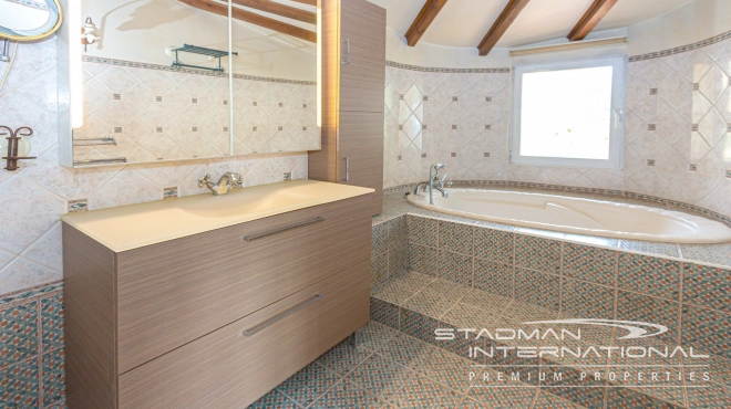 Elegante Mediterrane Villa met Panoramisch Zeezicht in Altea