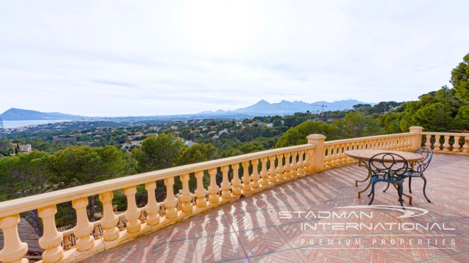 Elegante Mediterrane Villa met Panoramisch Zeezicht in Altea