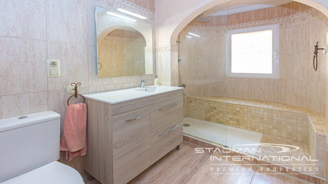 Elegante Mediterrane Villa met Panoramisch Zeezicht in Altea