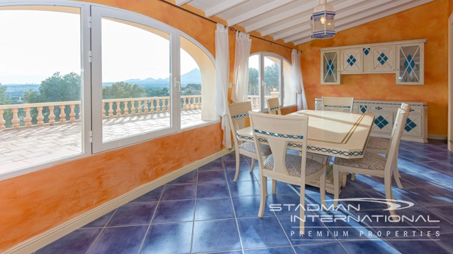 Elegante Mediterrane Villa met Panoramisch Zeezicht in Altea