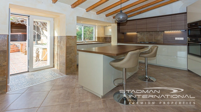 Elegante Mediterrane Villa met Panoramisch Zeezicht in Altea