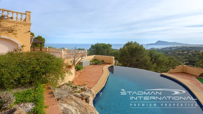 Elegante Mediterrane Villa met Panoramisch Zeezicht in Altea
