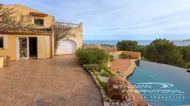 Elegante Mediterrane Villa met Panoramisch Zeezicht in Altea