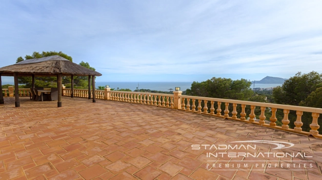 Elegante Mediterrane Villa met Panoramisch Zeezicht in Altea
