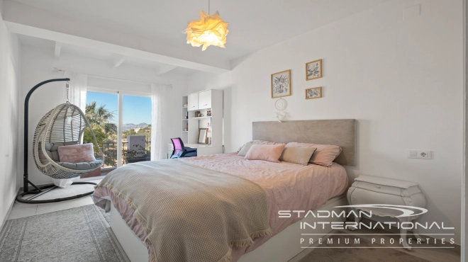 Doppelhaushälfte mit Panoramablick auf das Meer in Altea Hills