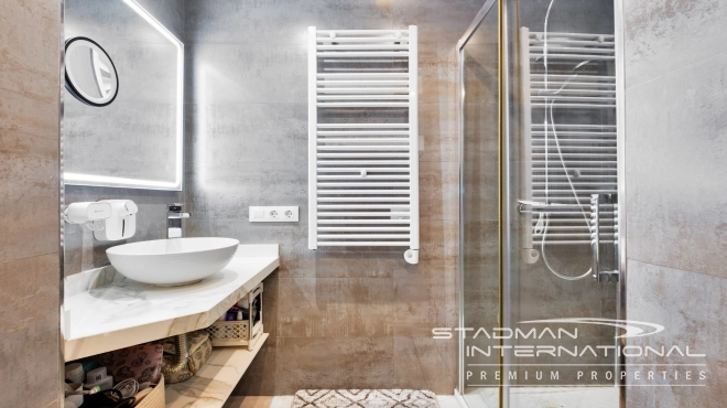 Doppelhaushälfte mit Panoramablick auf das Meer in Altea Hills