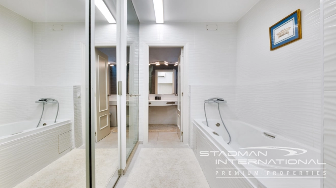 Doppelhaushälfte mit Panoramablick auf das Meer in Altea Hills