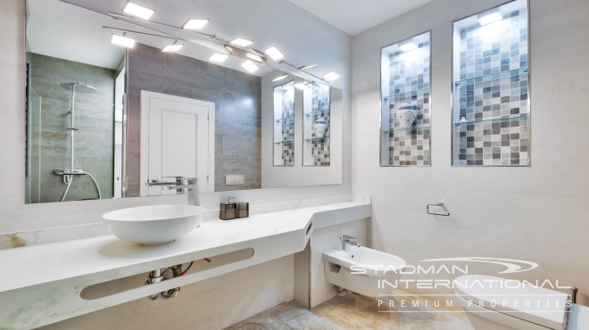 Doppelhaushälfte mit Panoramablick auf das Meer in Altea Hills