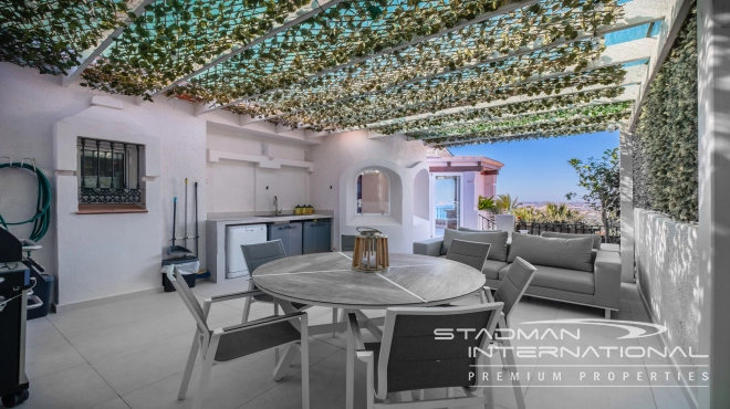 Doppelhaushälfte mit Panoramablick auf das Meer in Altea Hills