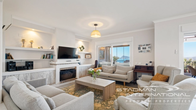 Doppelhaushälfte mit Panoramablick auf das Meer in Altea Hills