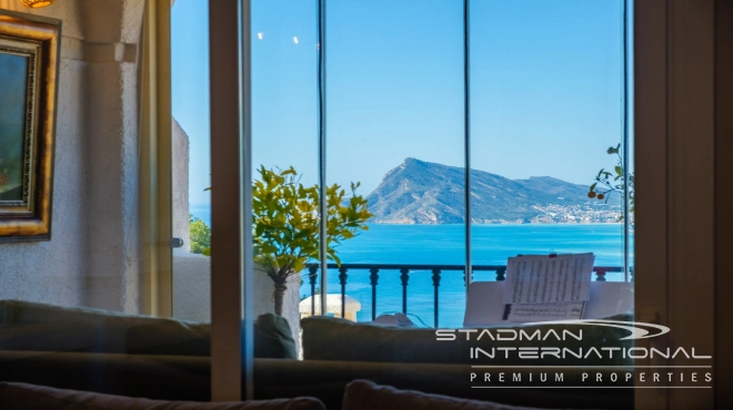 Doppelhaushälfte mit Panoramablick auf das Meer in Altea Hills