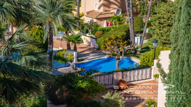Doppelhaushälfte mit Panoramablick auf das Meer in Altea Hills