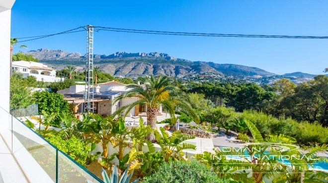 Modern New Built Villa on a Flat Plot with Sea Views 
