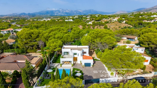 Stilfull Ibiza nær stranden og Portosenso Havn