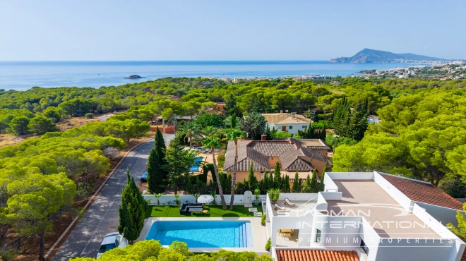 Stilfull Ibiza nær stranden og Portosenso Havn