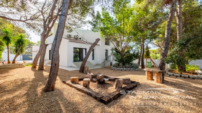 Stilfull Ibiza nær stranden og Portosenso Havn