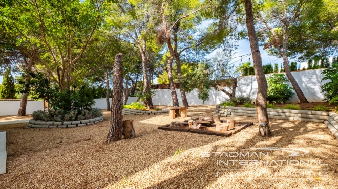 Stilfull Ibiza nær stranden og Portosenso Havn