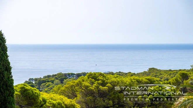 Stilfull Ibiza nær stranden og Portosenso Havn