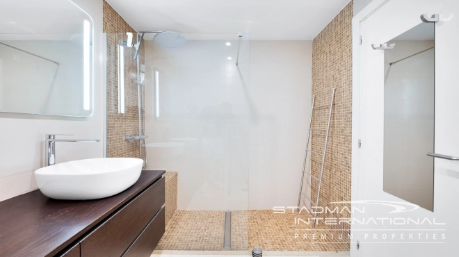Exclusive Apartment with Spacious Terrace in Altea la Vella