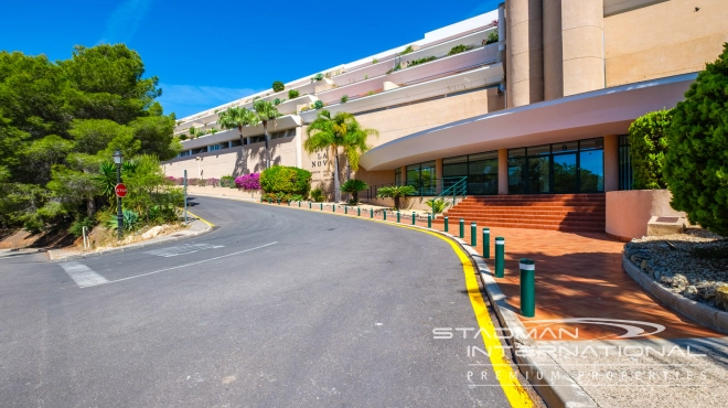 Exclusive Apartment with Spacious Terrace in Altea la Vella