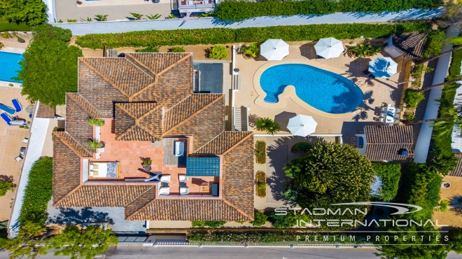 Spacious Luxury Villa Near the Beach and Albir Town
