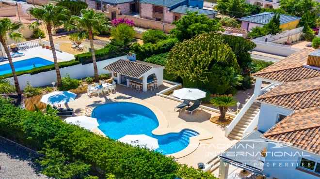 Spacious Luxury Villa Near the Beach and Albir Town