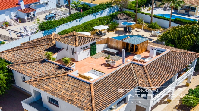 Spacious Luxury Villa Near the Beach and Albir Town