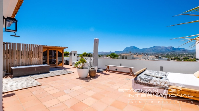 Spacious Luxury Villa Near the Beach and Albir Town