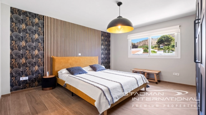 Spacious Luxury Villa Near the Beach and Albir Town