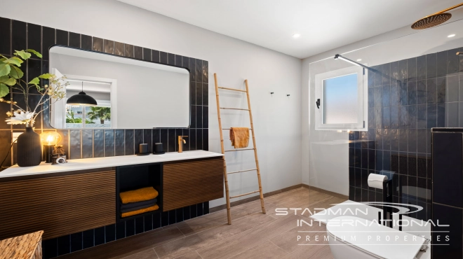 Spacious Luxury Villa Near the Beach and Albir Town