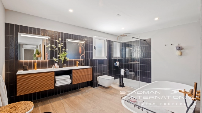 Spacious Luxury Villa Near the Beach and Albir Town