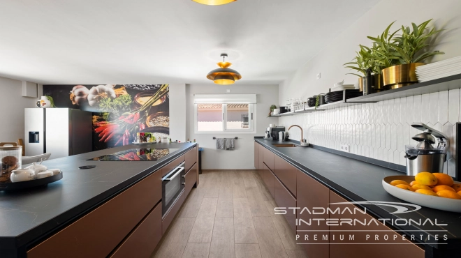 Spacious Luxury Villa Near the Beach and Albir Town