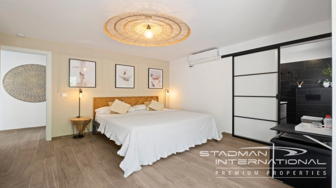 Spacious Luxury Villa Near the Beach and Albir Town