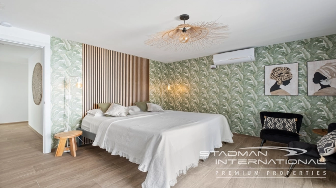 Spacious Luxury Villa Near the Beach and Albir Town