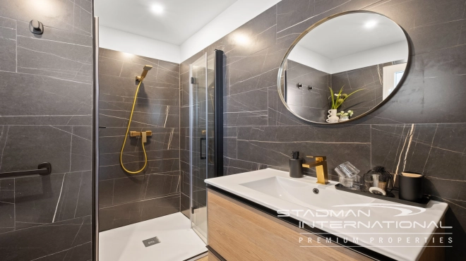 Spacious Luxury Villa Near the Beach and Albir Town