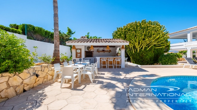 Spacious Luxury Villa Near the Beach and Albir Town