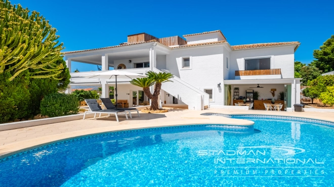 Spacious Luxury Villa Near the Beach and Albir Town