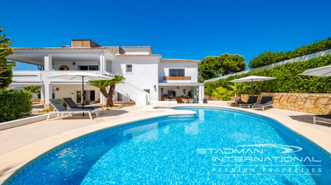Spacious Luxury Villa Near the Beach and Albir Town