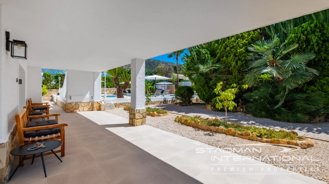 Spacious Luxury Villa Near the Beach and Albir Town