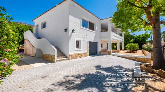 Spacious Luxury Villa Near the Beach and Albir Town