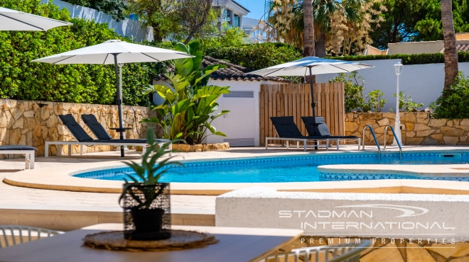 Spacious Luxury Villa Near the Beach and Albir Town