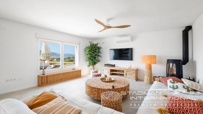 Villa with Spacious Plot and Sea Views Within Walking Distance of Old Town Altea